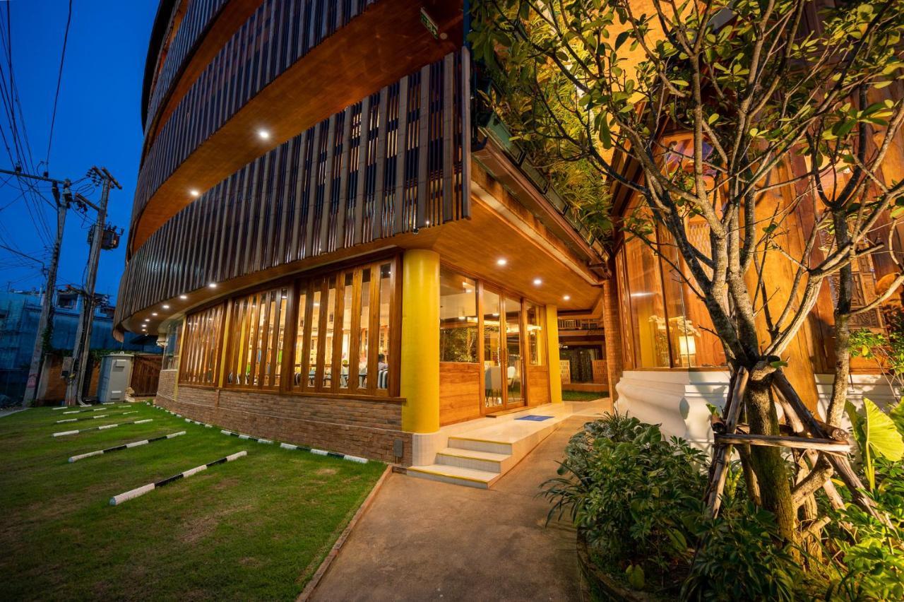 At Gate Thaphae Hotel Чиангмай Екстериор снимка