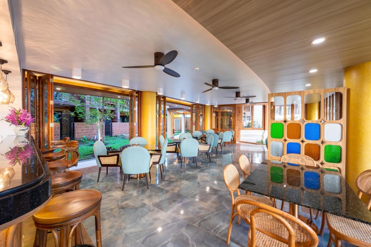 At Gate Thaphae Hotel Чиангмай Екстериор снимка