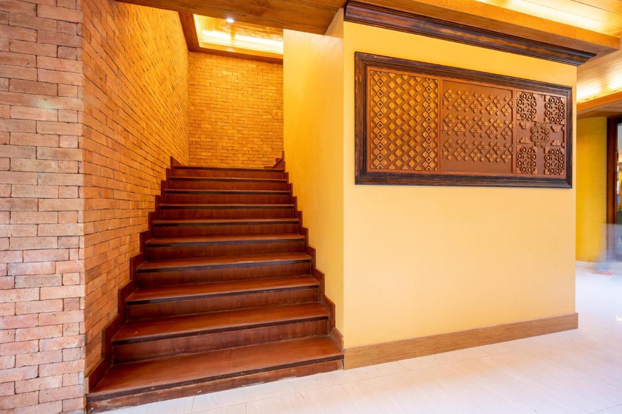 At Gate Thaphae Hotel Чиангмай Екстериор снимка