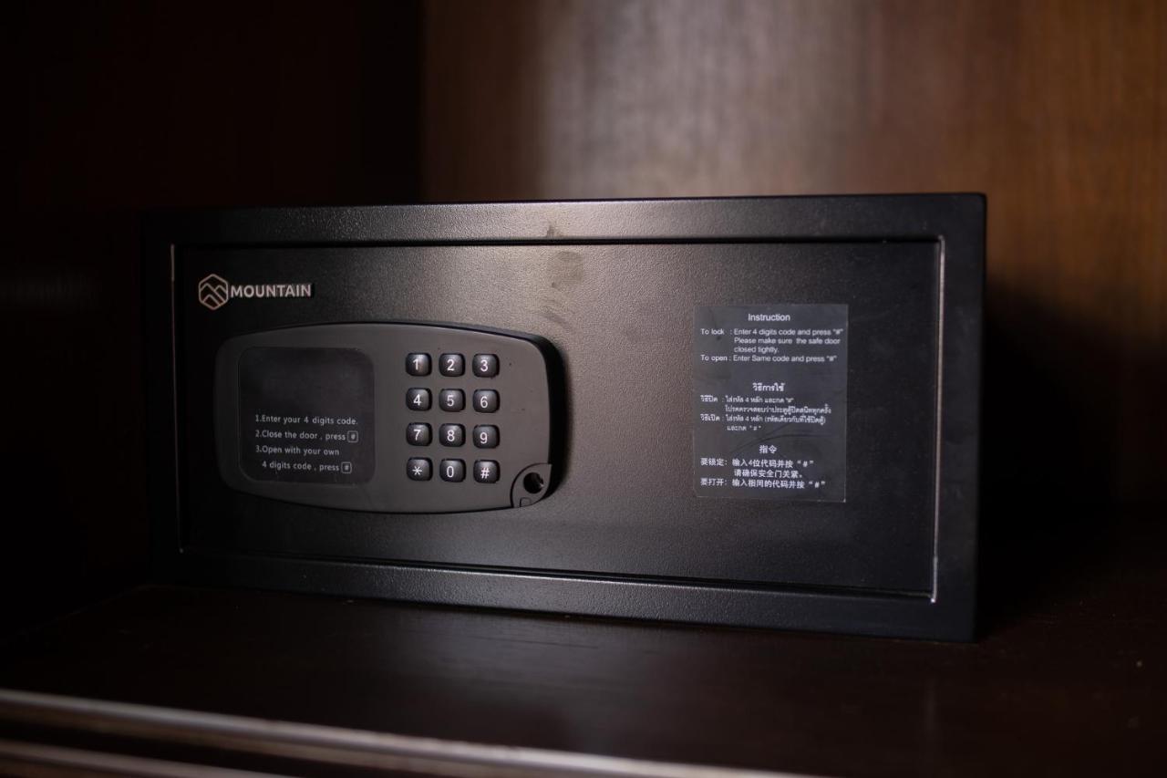 At Gate Thaphae Hotel Чиангмай Екстериор снимка