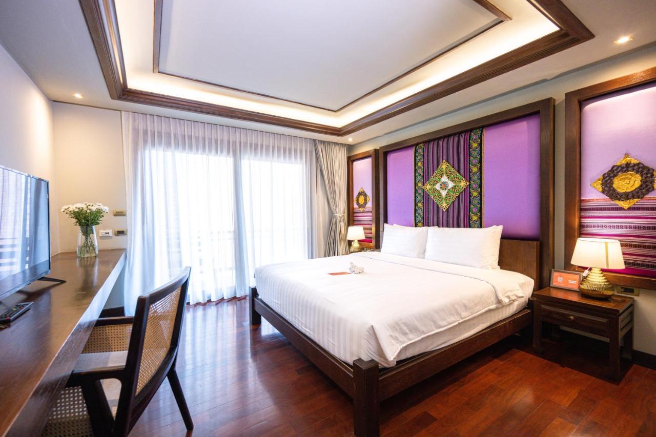 At Gate Thaphae Hotel Чиангмай Екстериор снимка