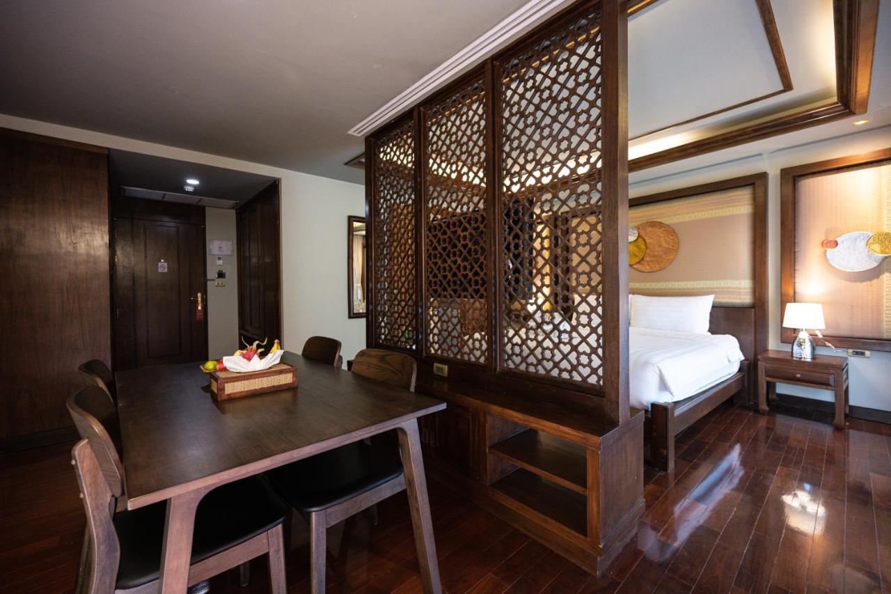 At Gate Thaphae Hotel Чиангмай Екстериор снимка