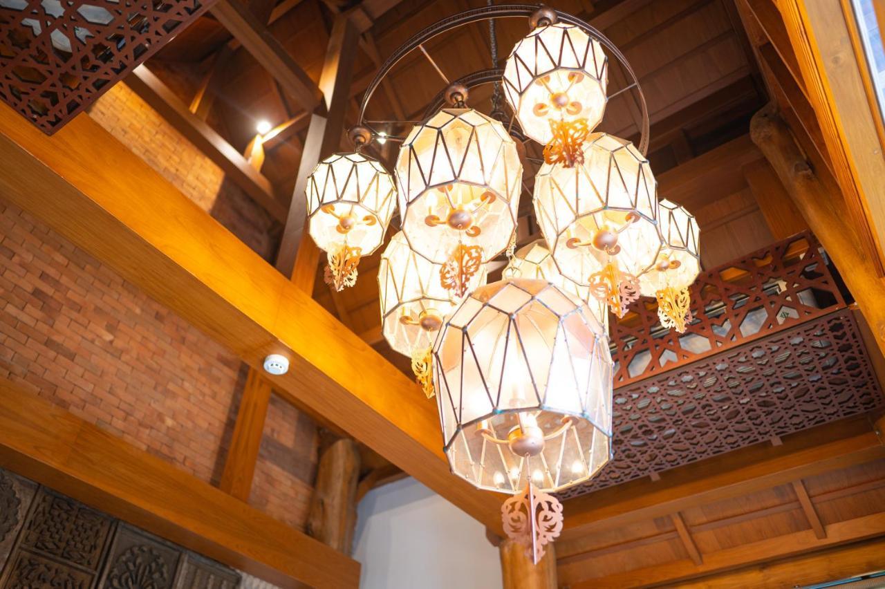 At Gate Thaphae Hotel Чиангмай Екстериор снимка