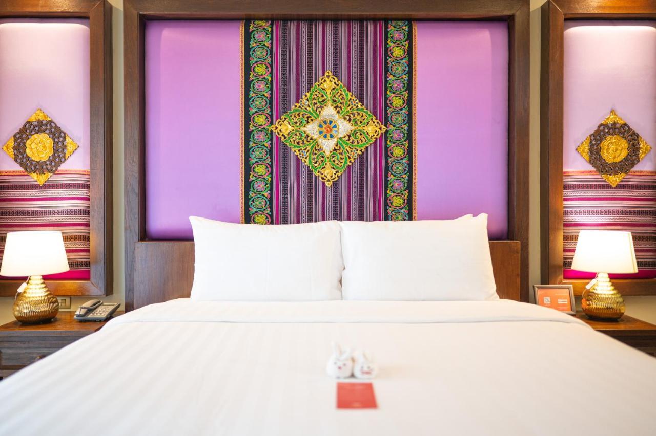 At Gate Thaphae Hotel Чиангмай Екстериор снимка