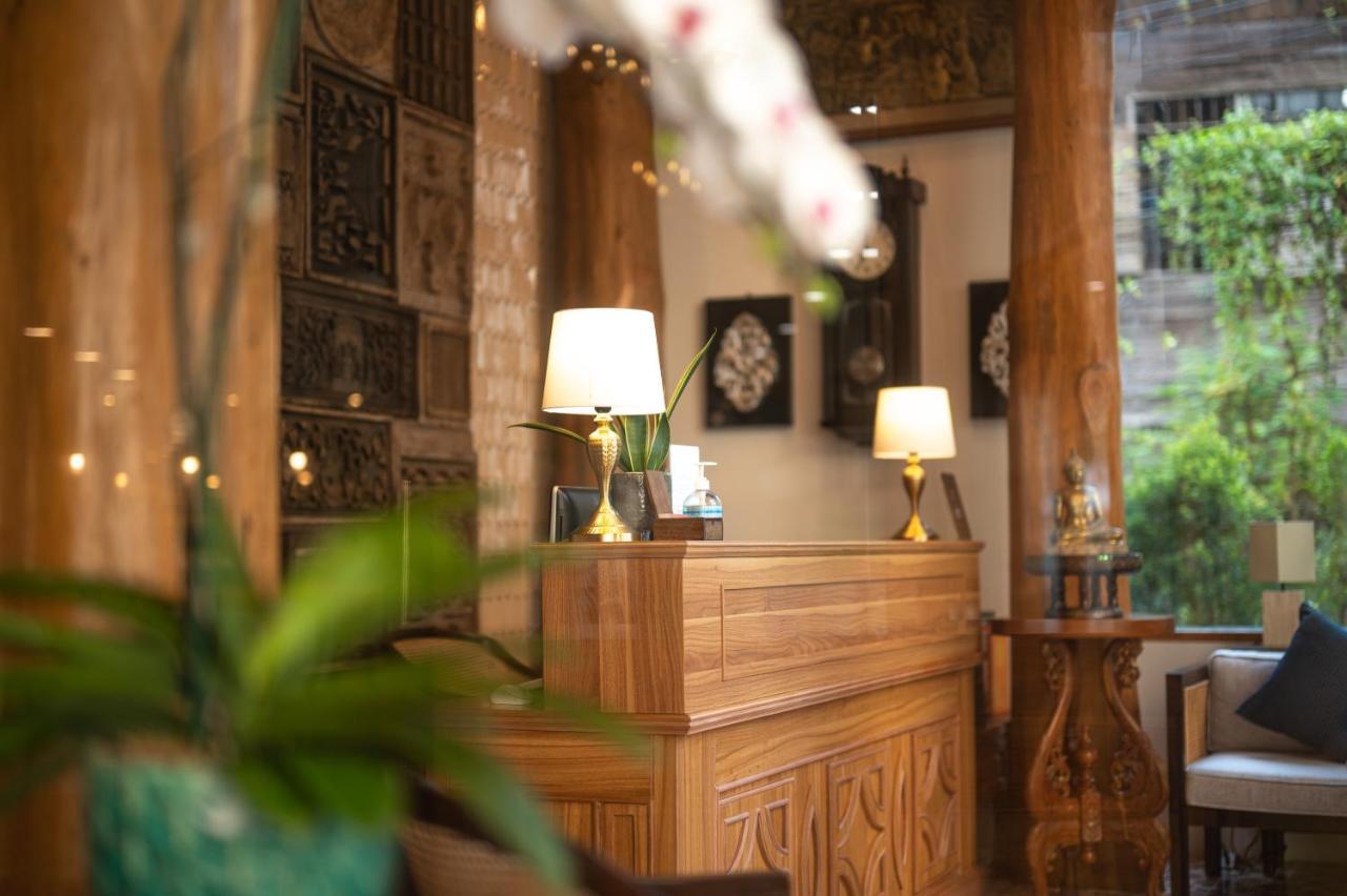 At Gate Thaphae Hotel Чиангмай Екстериор снимка